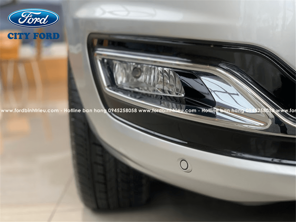 ford_tourneo_titanium_2021_ngoai_that_4