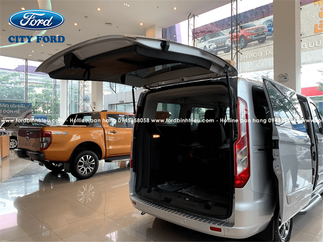 ford_tourneo_titanium_2021_ngoai_that_11