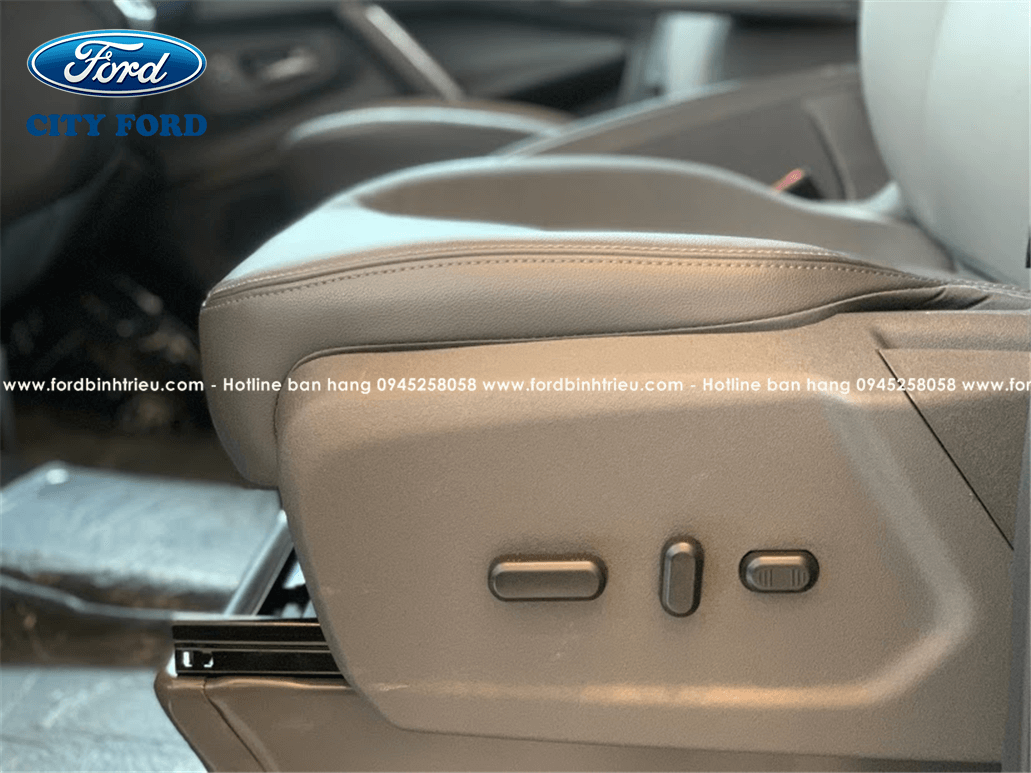 ford_tourneo_titanium_2021_noi_that_6