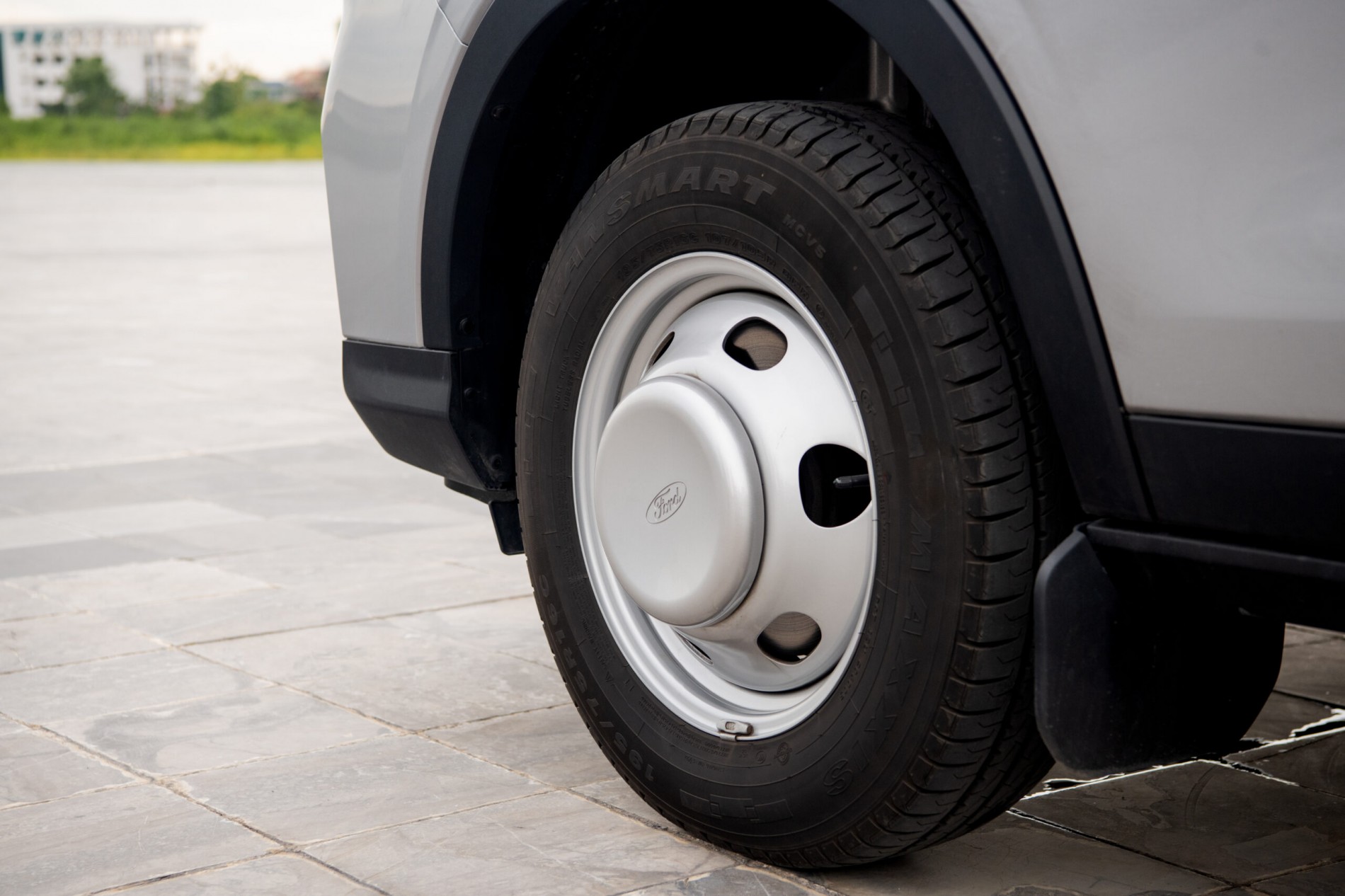 gia_xe_ford_transit_18_cho_2025_premium_-_ngoai_that_3