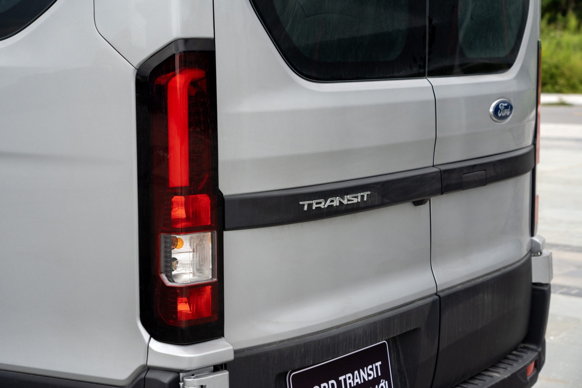 gia_xe_ford_transit_18_cho_2025_premium_-_ngoai_that_6