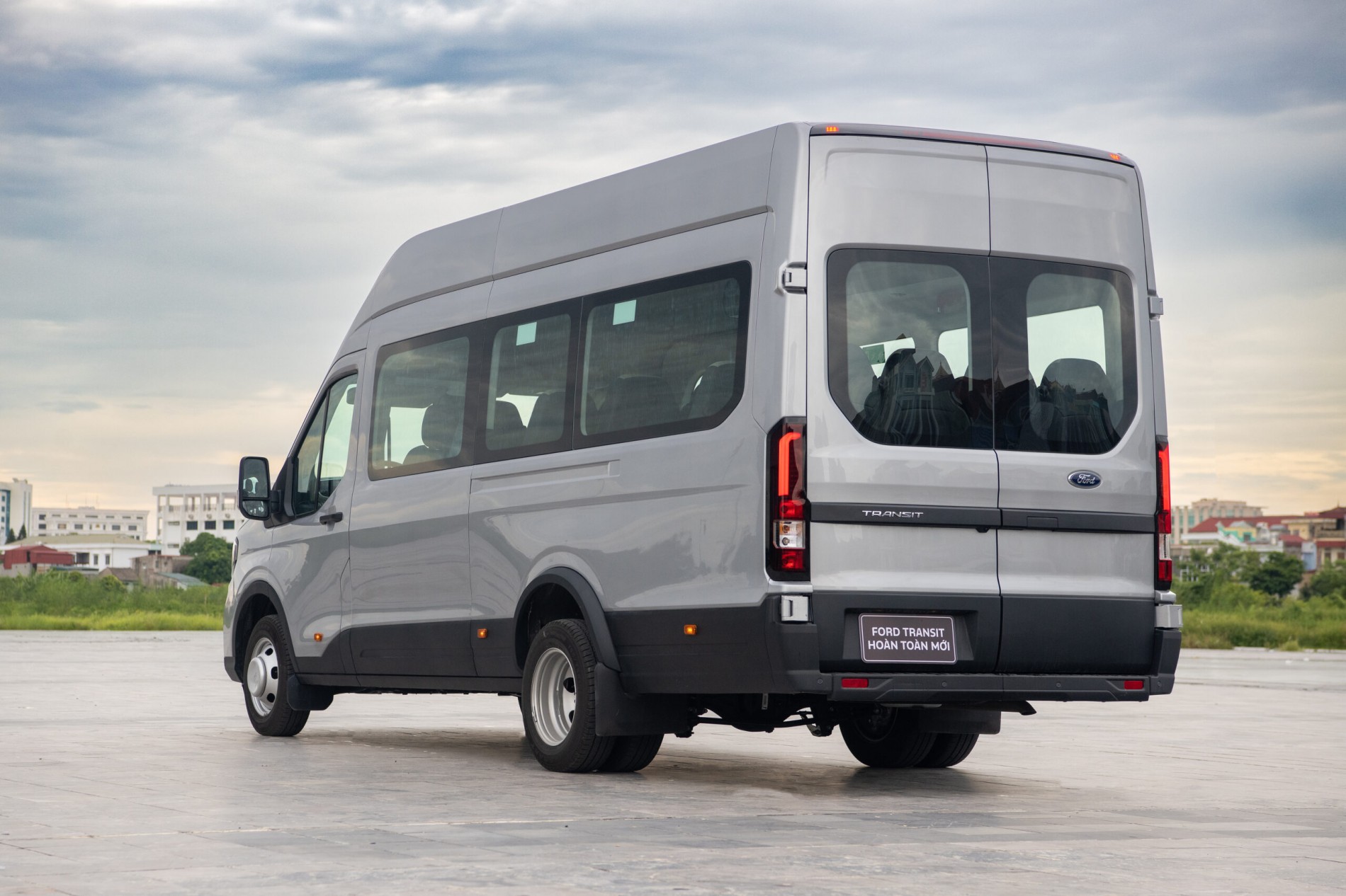 gia_xe_ford_transit_18_cho_2025_premium_-_ngoai_that_7