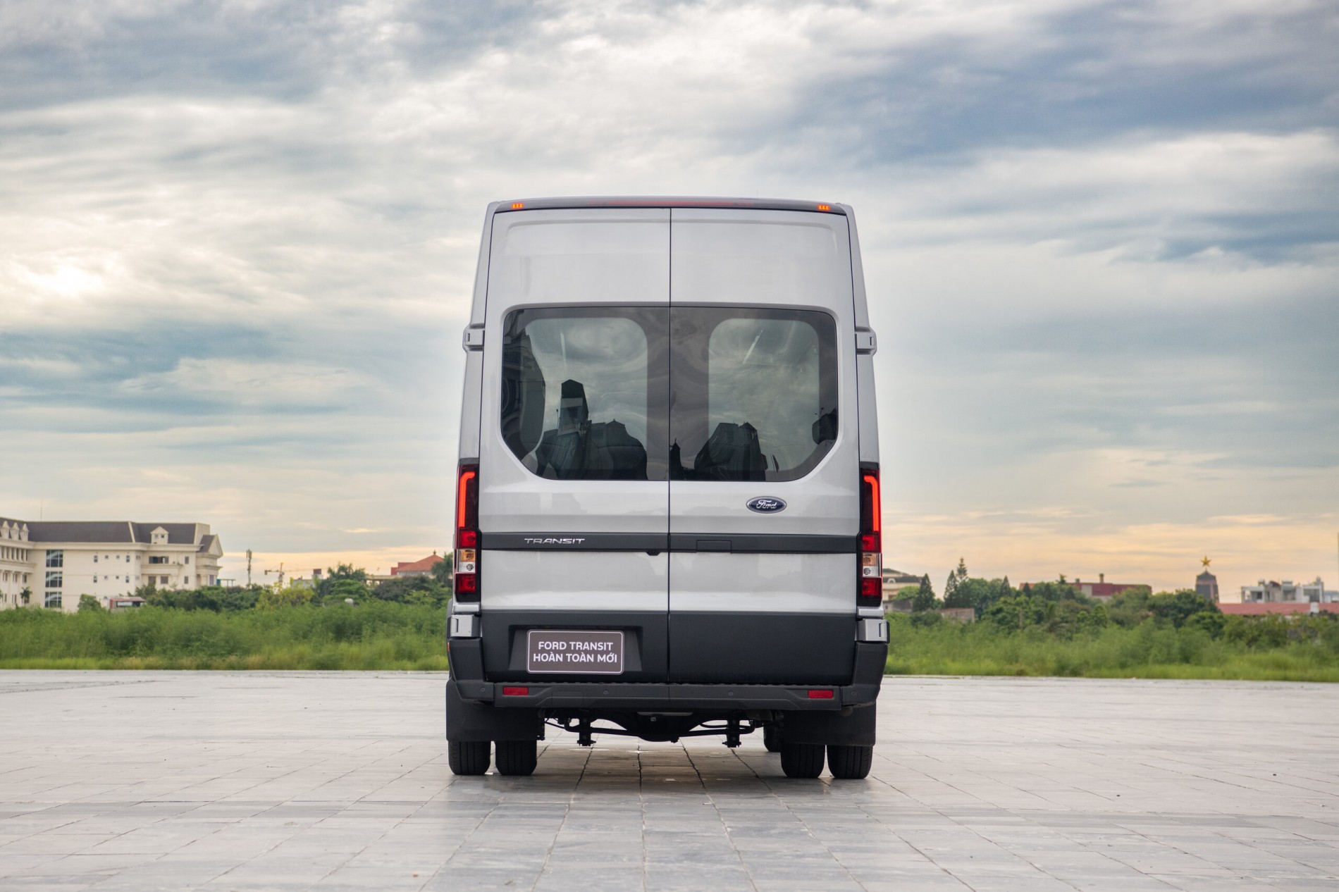 gia_xe_ford_transit_18_cho_2025_premium_-_ngoai_that_8