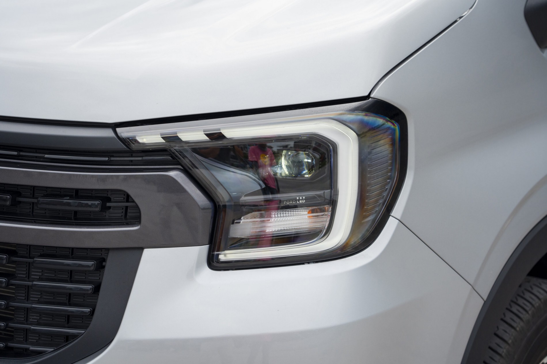 gia_xe_ford_transit_2025_trend_16_cho_-_ngoai_that_10