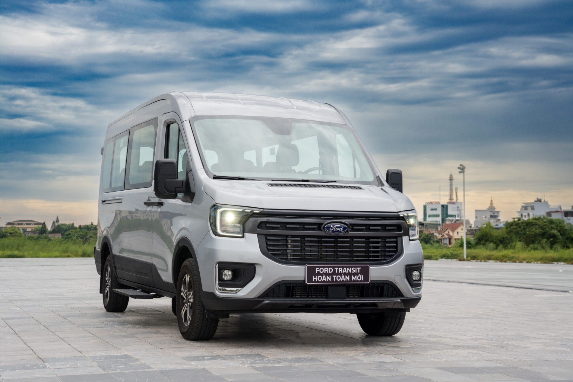 gia_xe_ford_transit_2025_trend_16_cho_-_ngoai_that_3