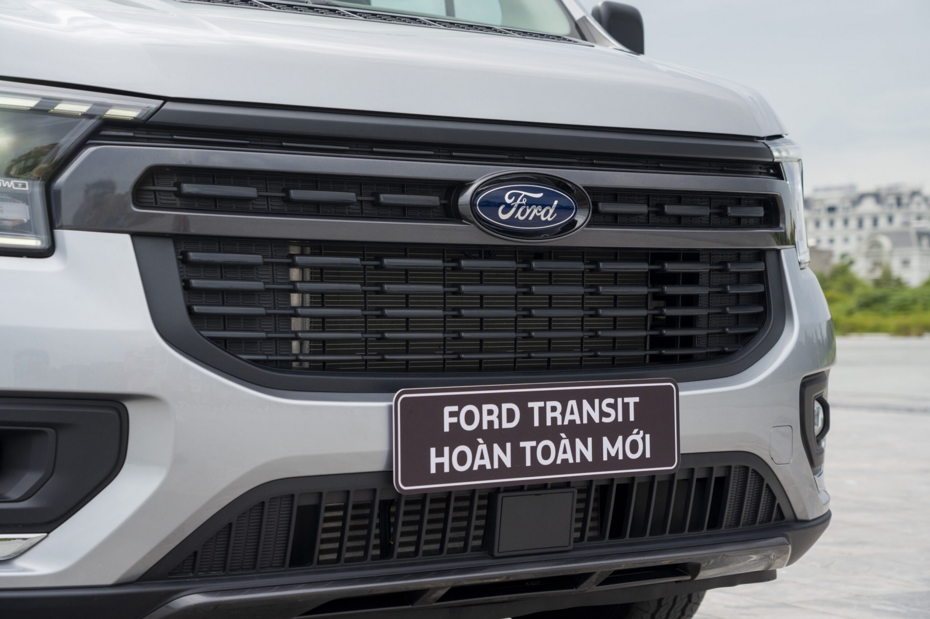 gia_xe_ford_transit_2025_trend_16_cho_-_ngoai_that_9