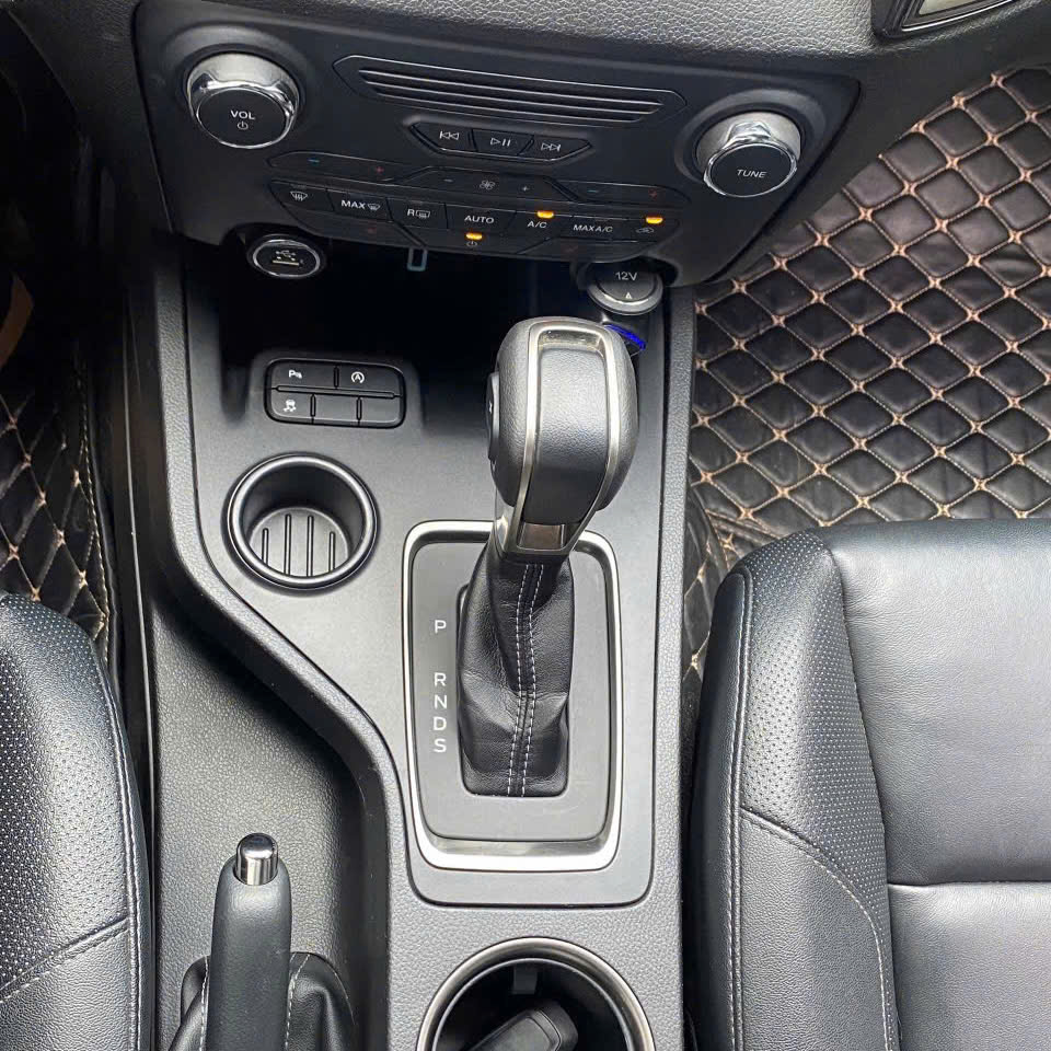 ford_everest_titanium_1_cau_2022_xe_ford_cu_chinh_hang_2