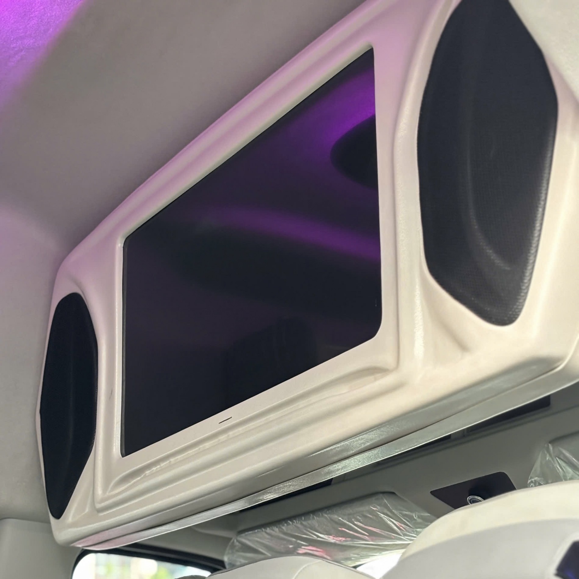 xe_cu_ford_transit_2025_sieu_luot_-_xe_ford_cu_chinh_hang_4