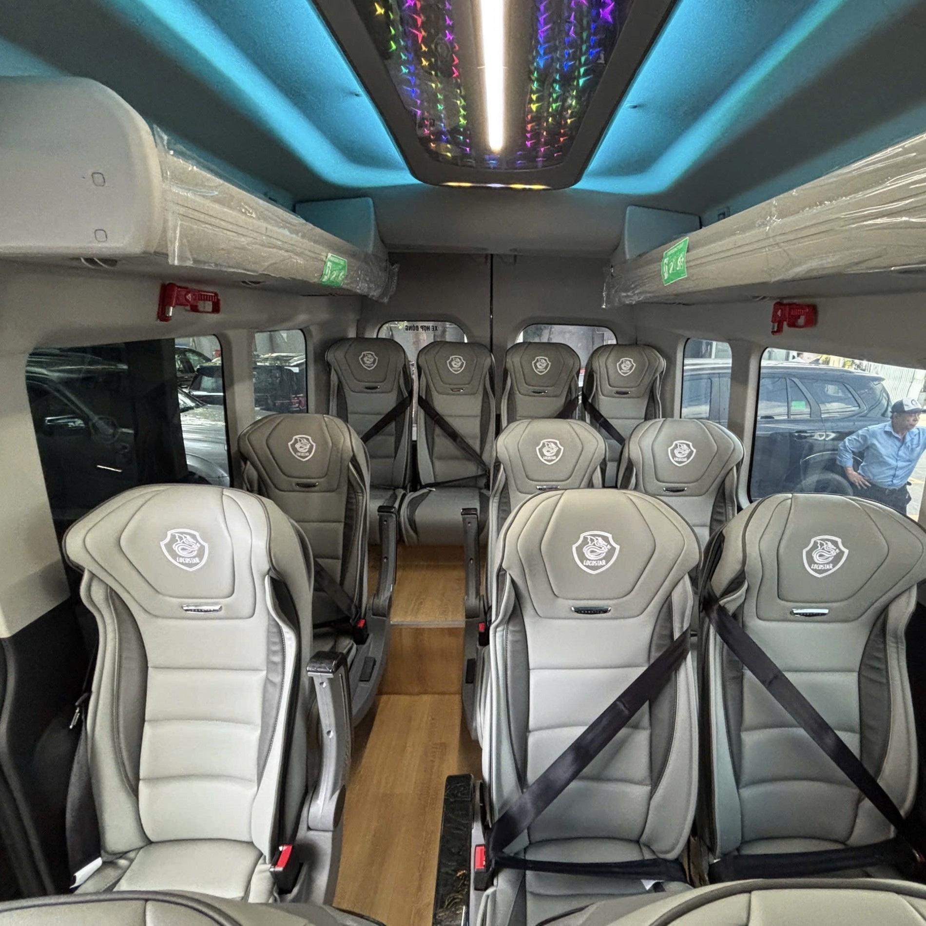 xe_cu_ford_transit_2025_sieu_luot_-_xe_ford_cu_chinh_hang_5