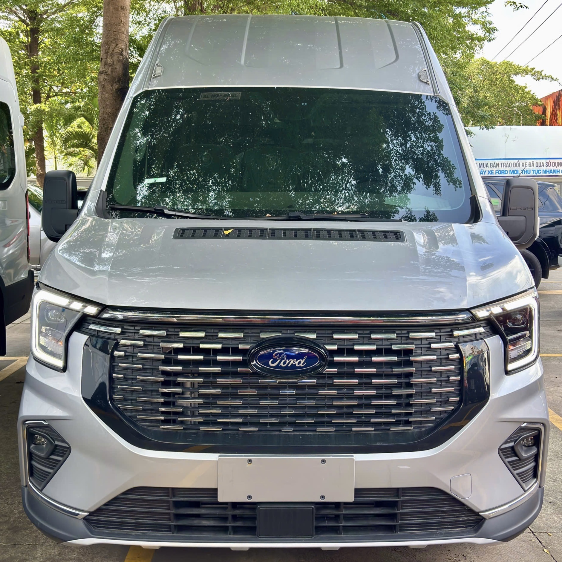 xe_cu_ford_transit_2025_sieu_luot_-_xe_ford_cu_chinh_hang_7