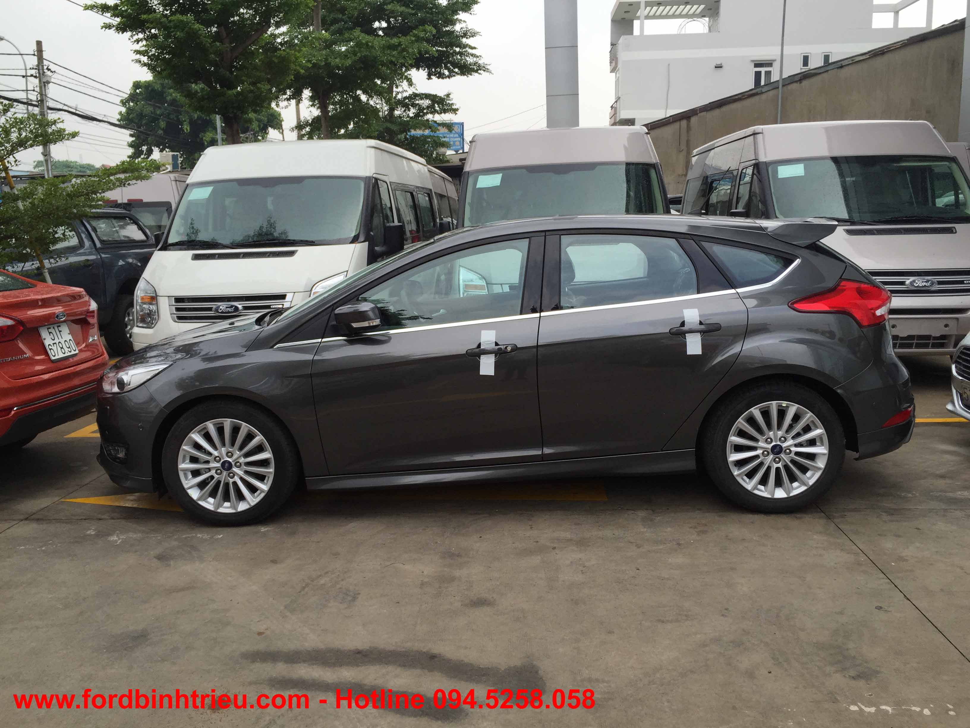 ford focus 2018 sport - than xe