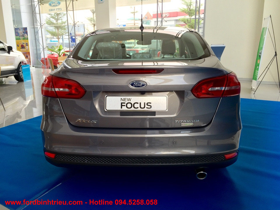 ford focus 2018 titanium - duoi xe