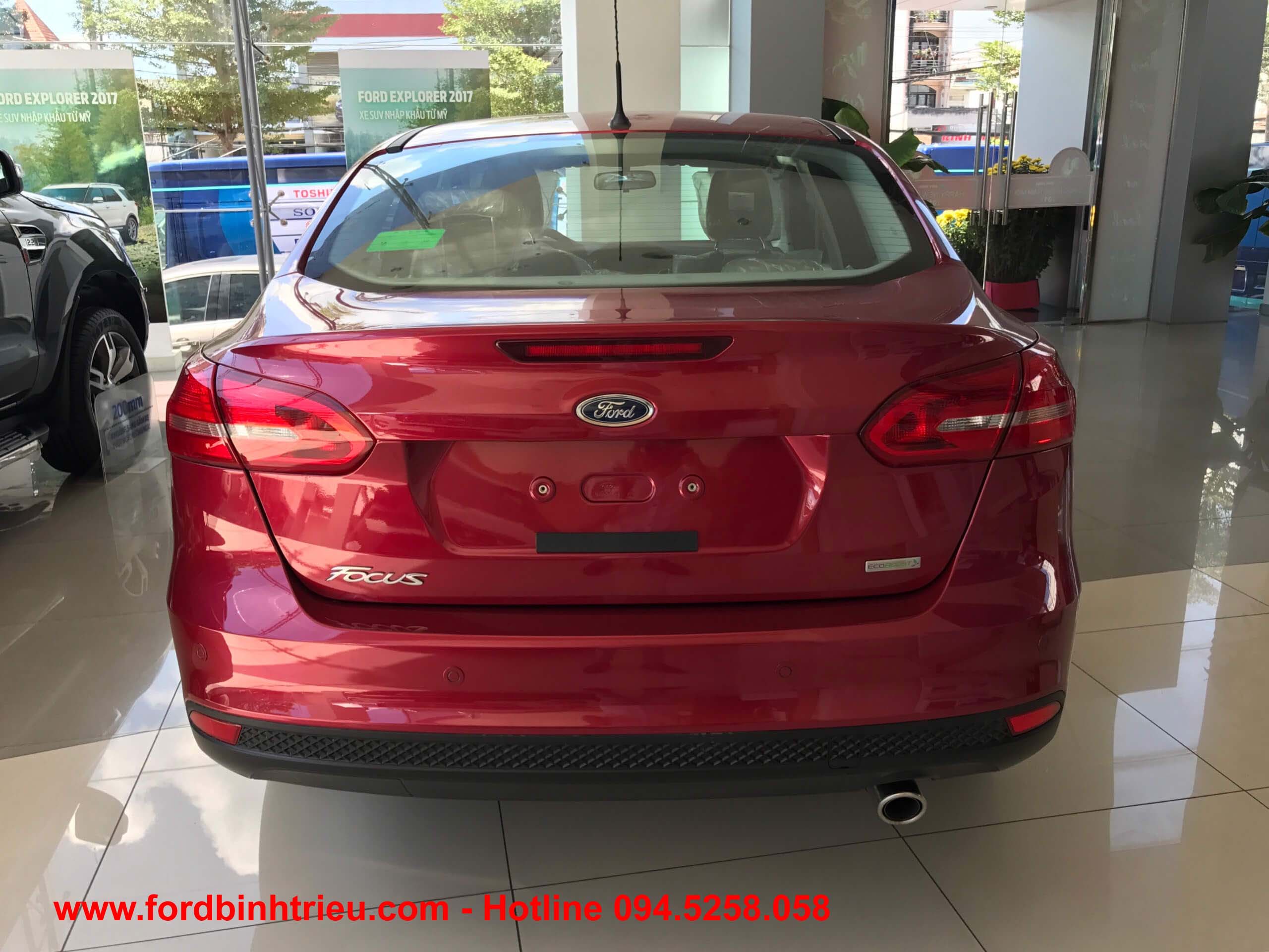 ford focus 2018 trend 4 cua - duoi xe