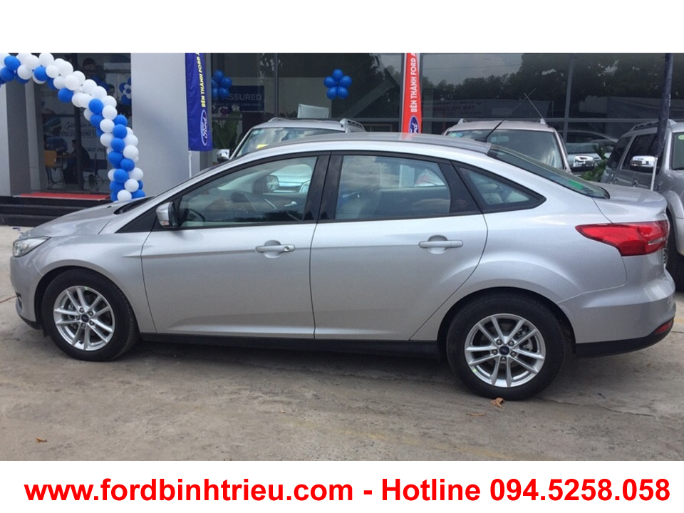 ford focus 2018 trend 4 cua - phan than xe