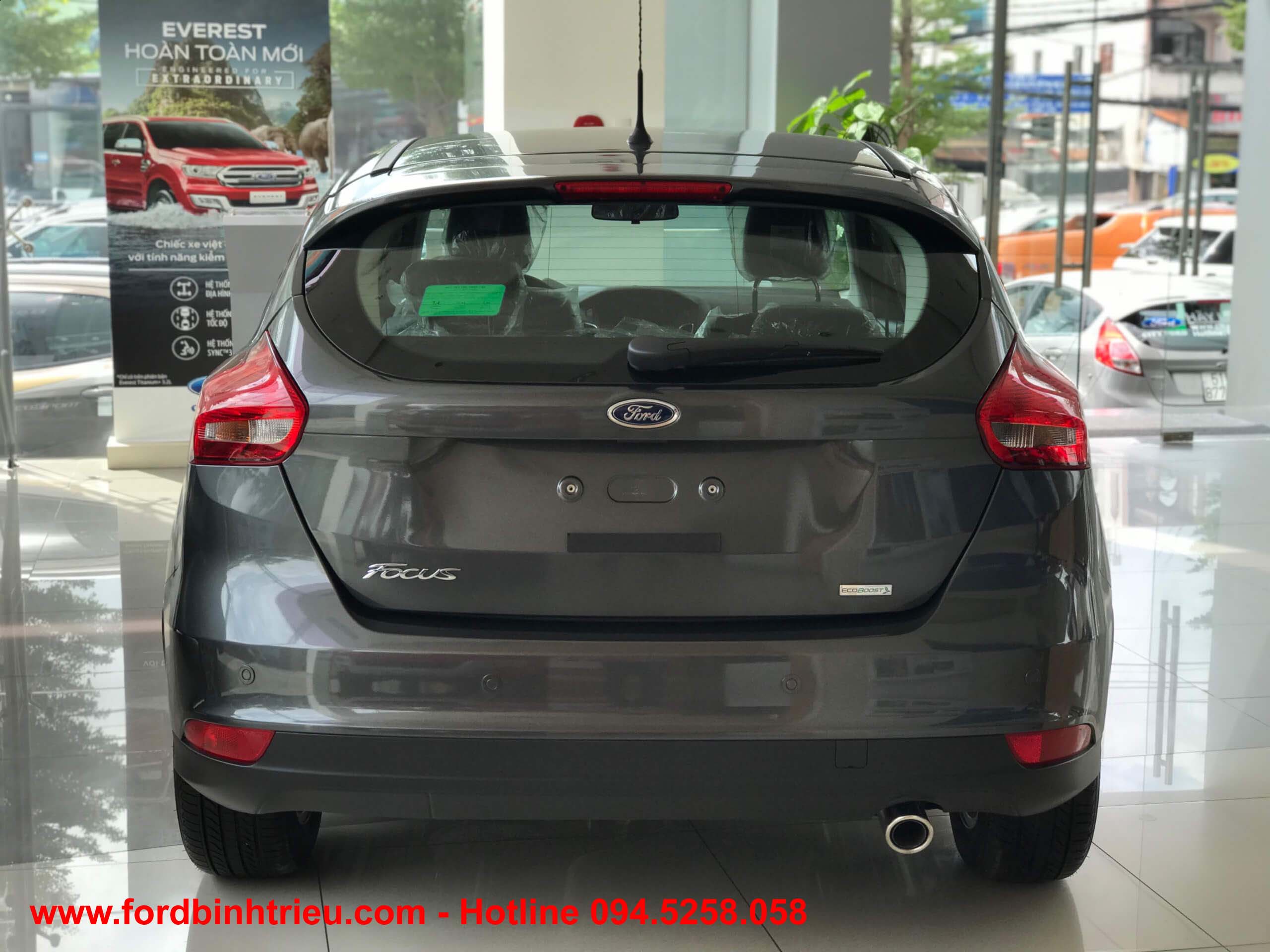 ford focus 2018 trend 5 cua - duoi xe