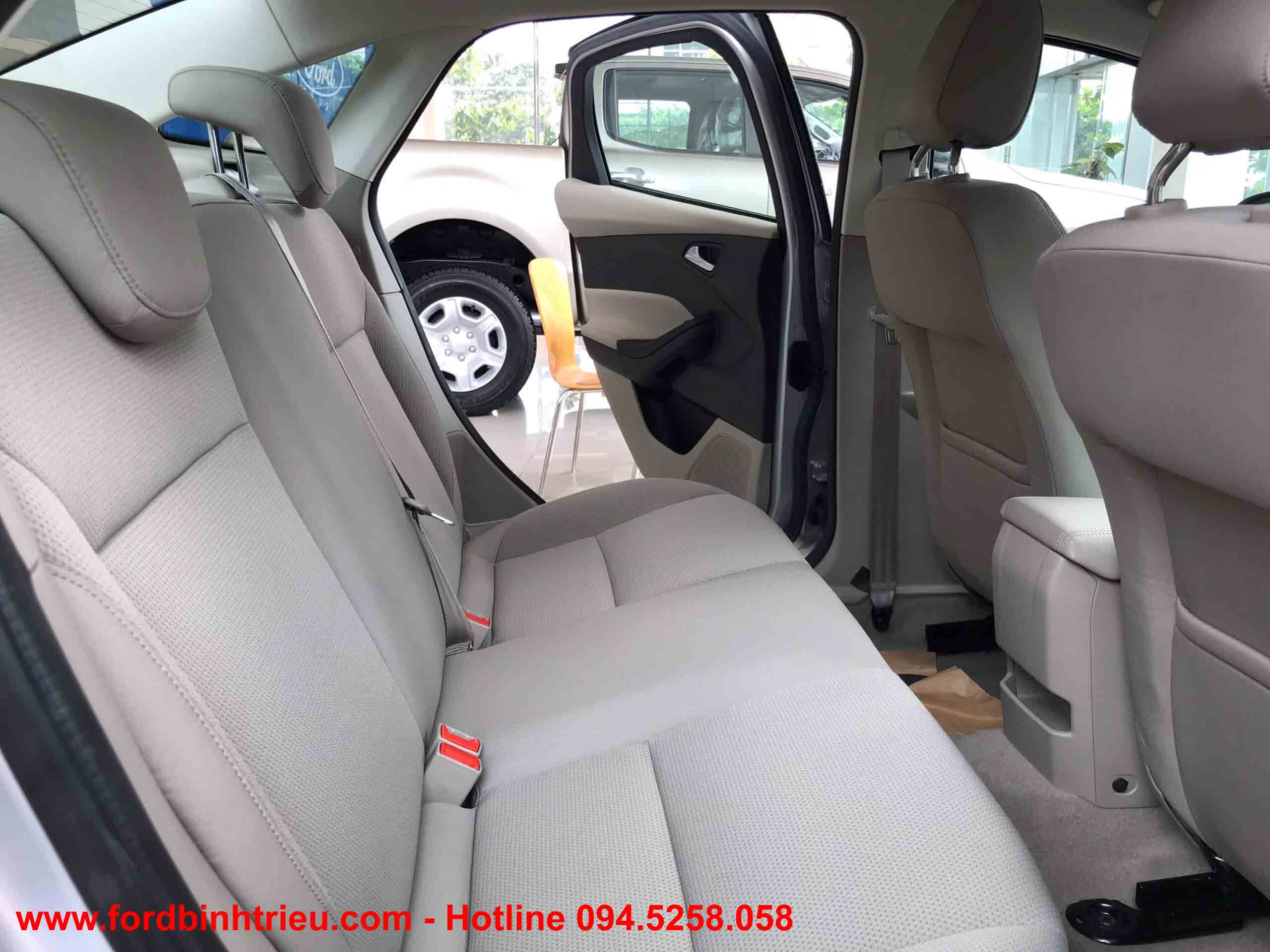 ford focus 2018 trend 4 cua - noi that