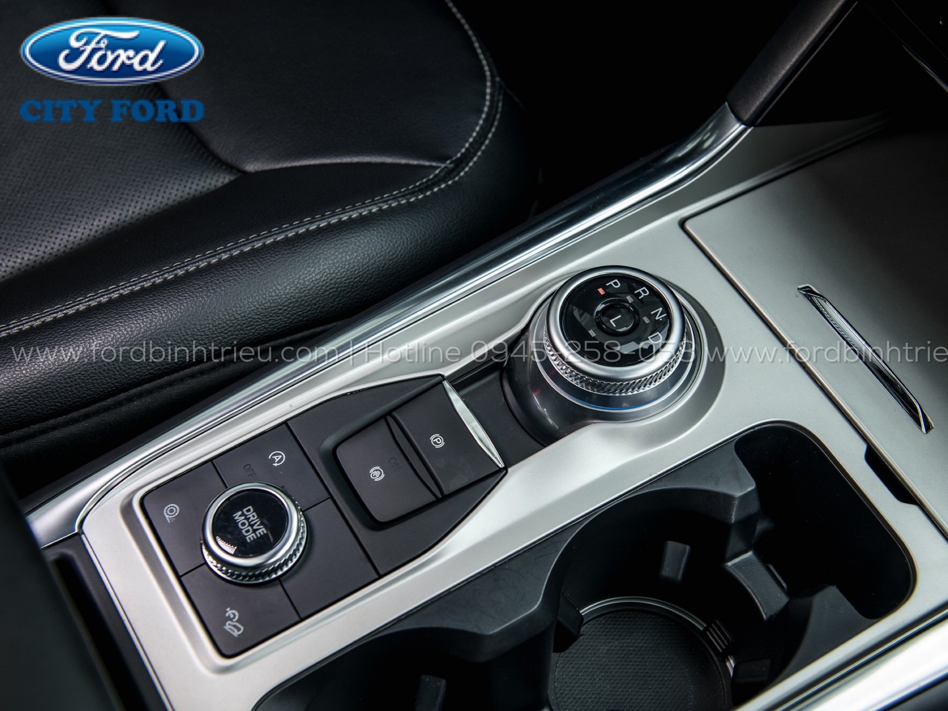 gia_xe_ford_explorer_2025_noi_that_2