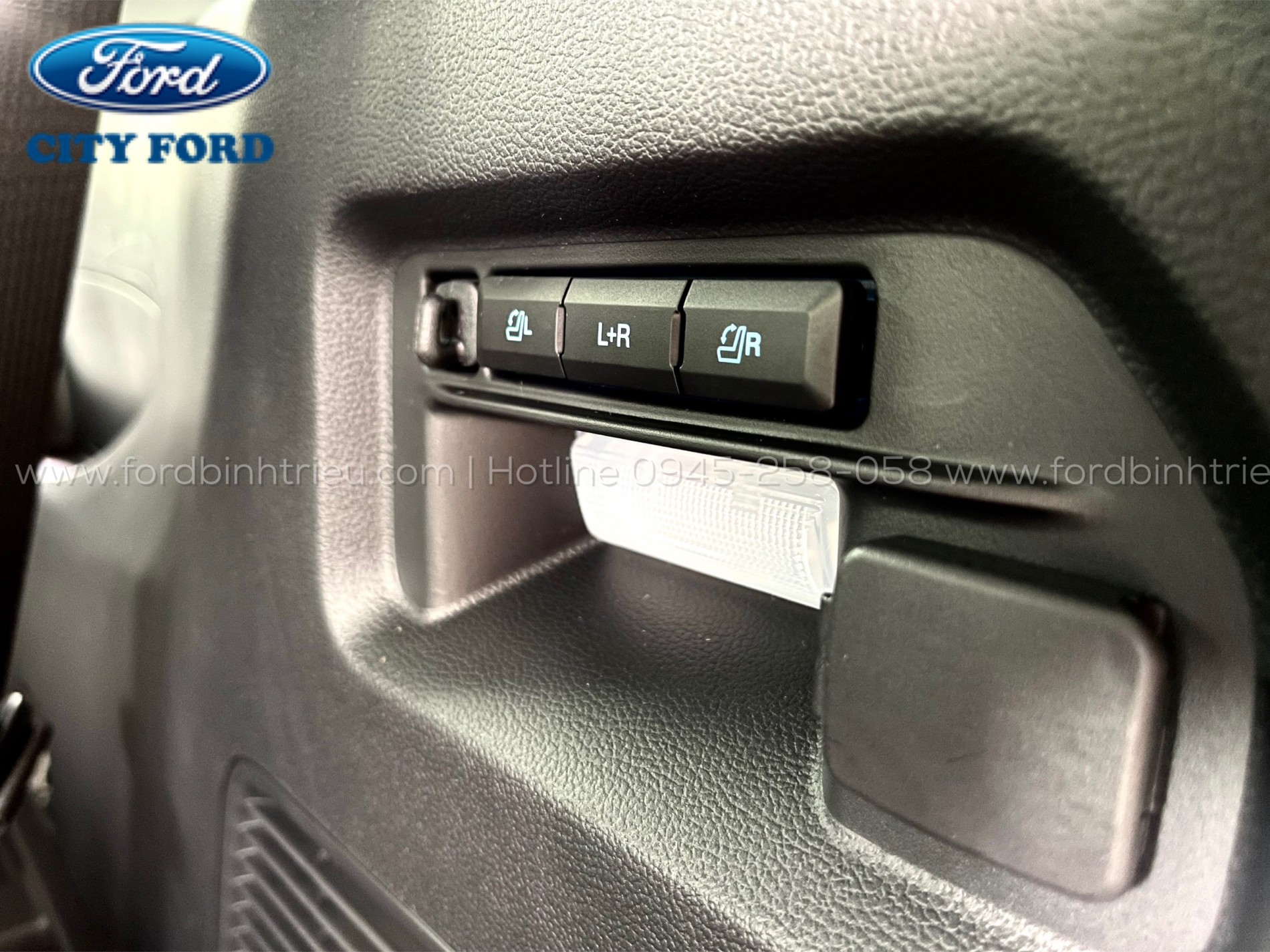 gia_xe_ford_explorer_2025_noi_that_4