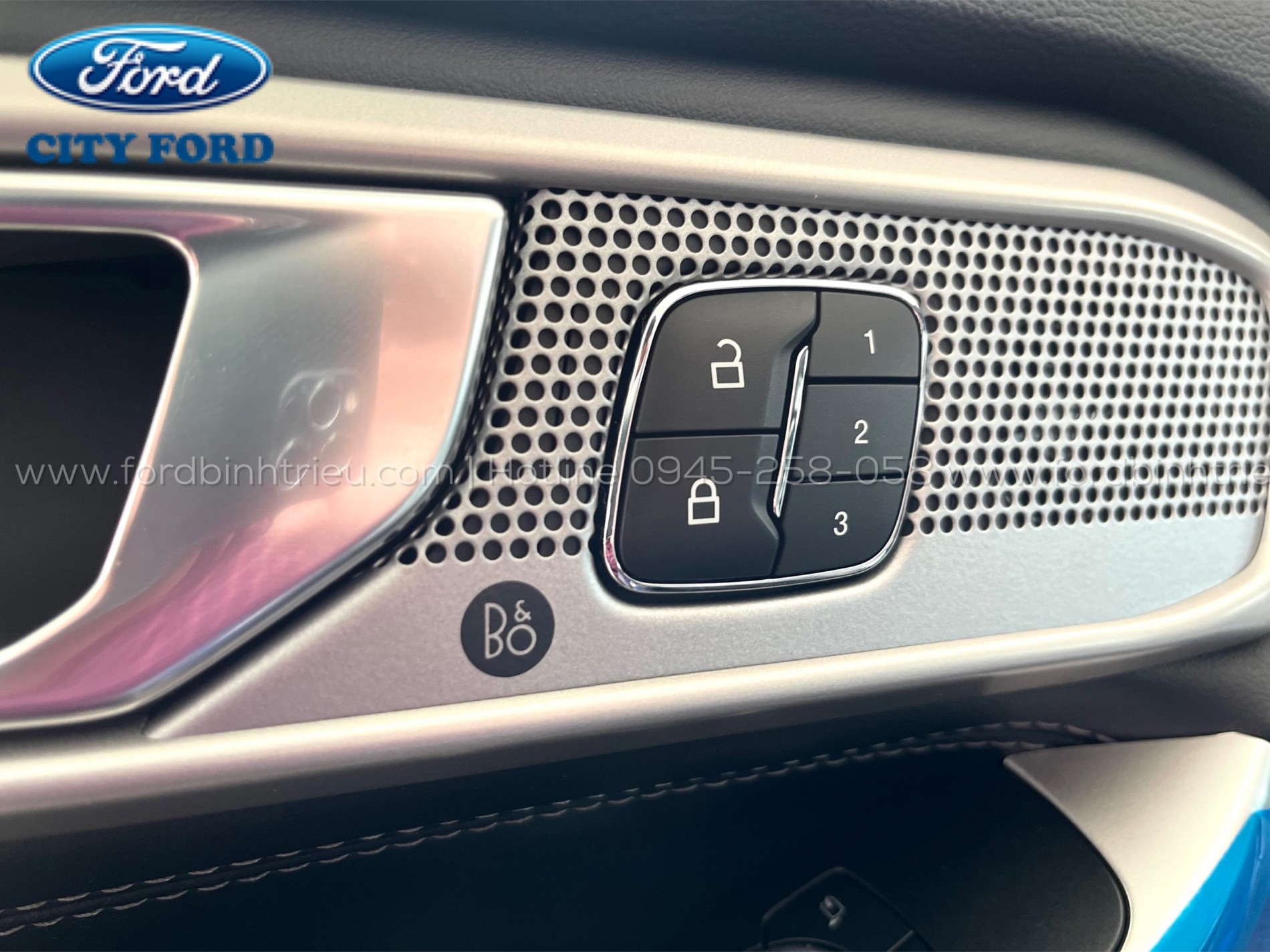 gia_xe_ford_explorer_2025_noi_that_9