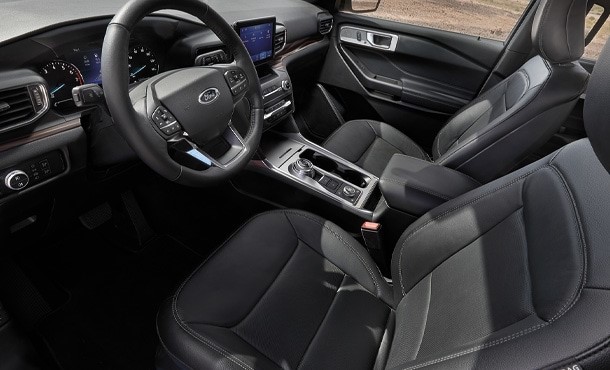 gia_xe_ford_explorer_2025_26