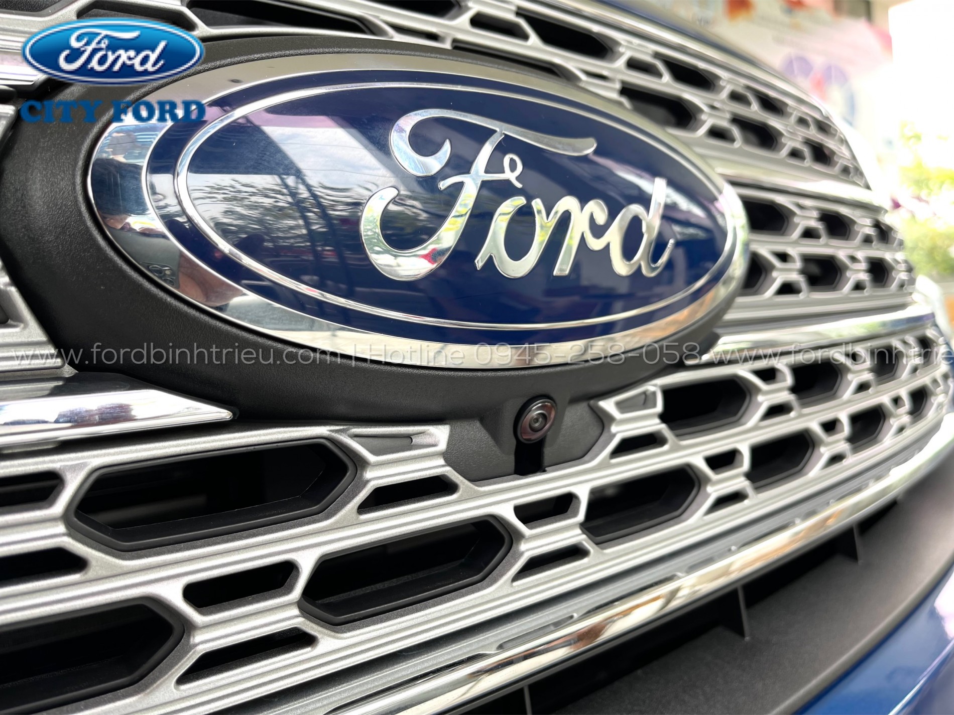 gia_xe_ford_explorer_2025_ngoai_that_10