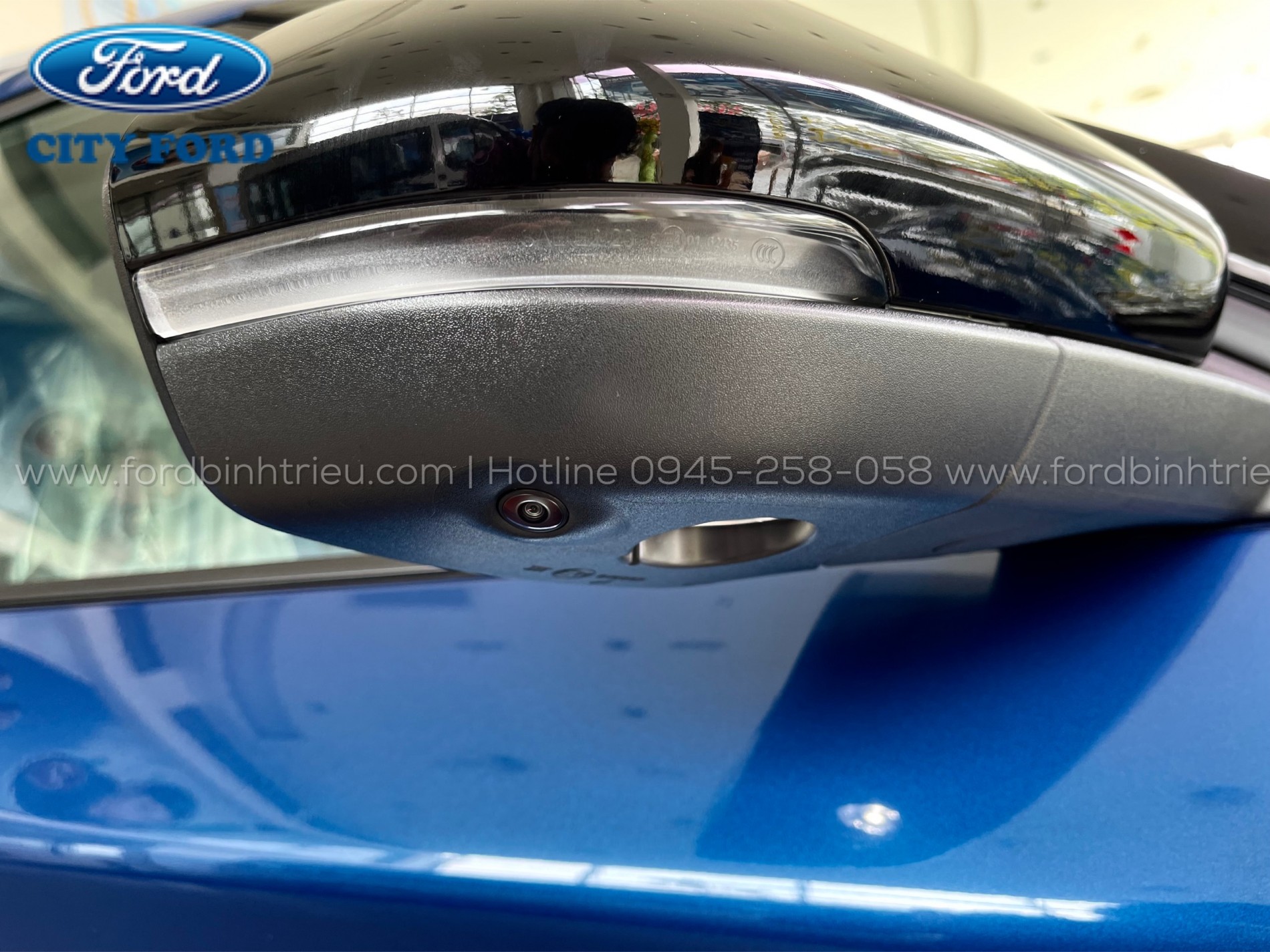 gia_xe_ford_explorer_2025_ngoai_that_2