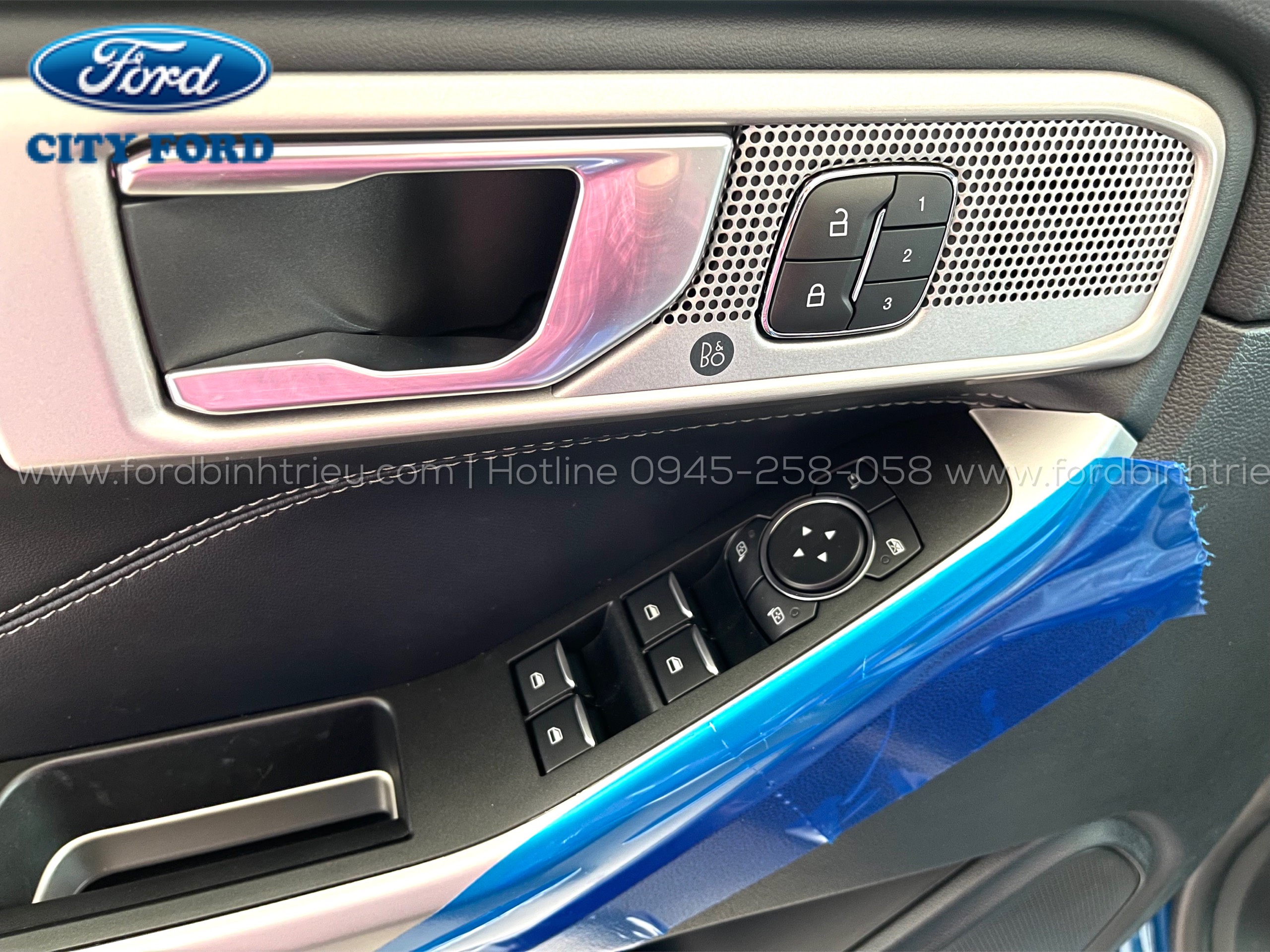 gia_xe_ford_explorer_2025_ngoai_that_6