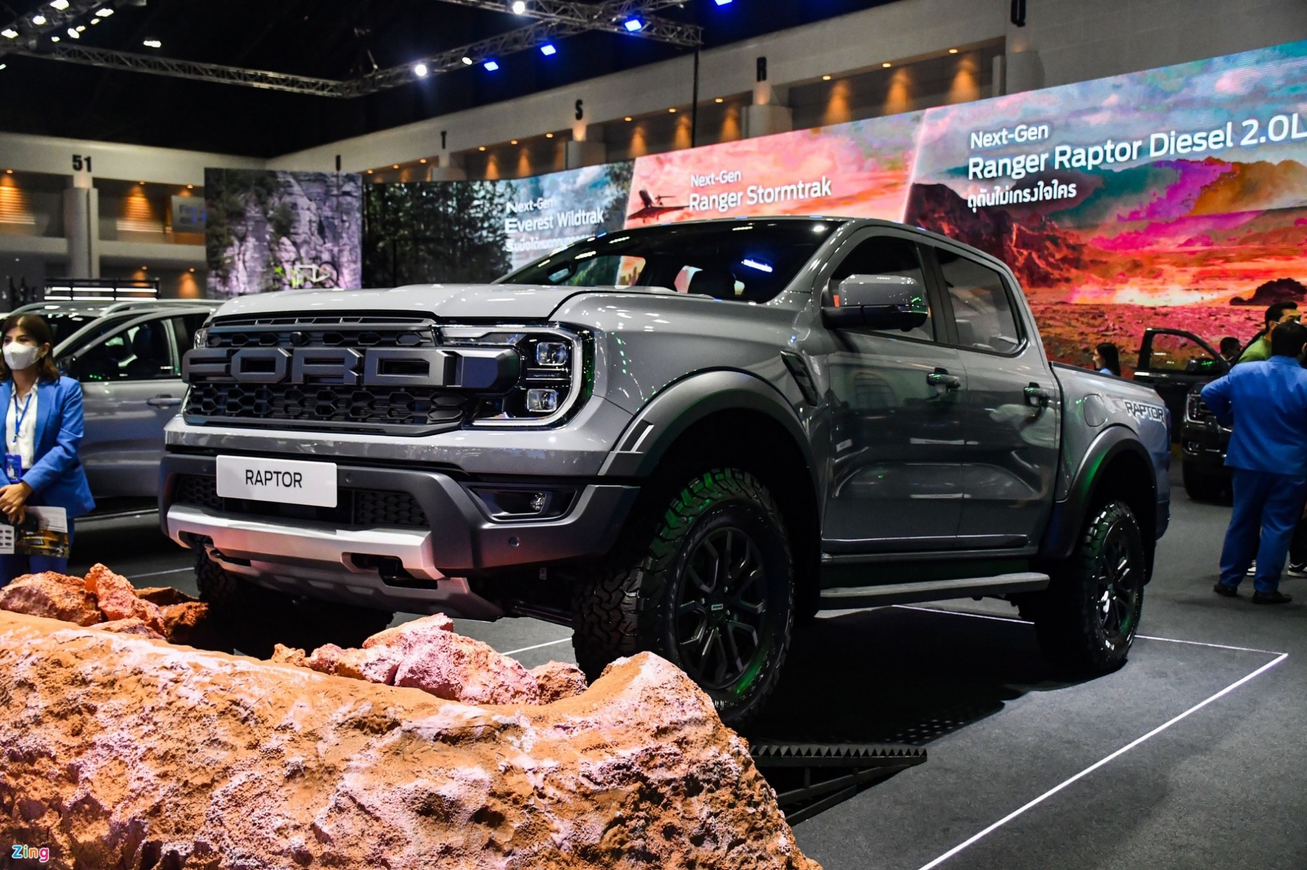 gia_xe_ford_raptor_2025_ngoai_that