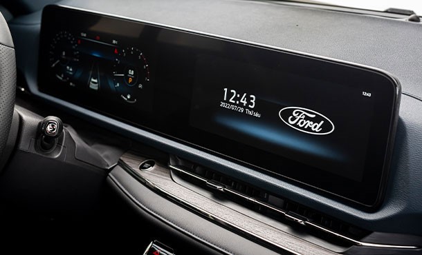 gia_xe_ford_territory_2025_cong_nghe_3